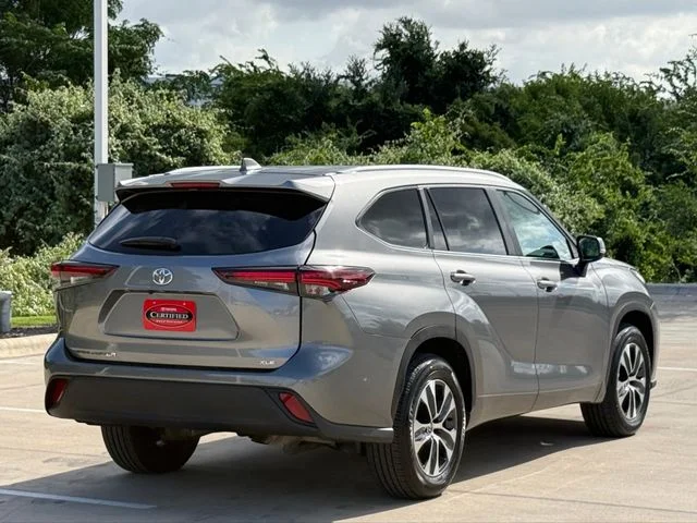 Certified Used 2025  Toyota XLE image 4