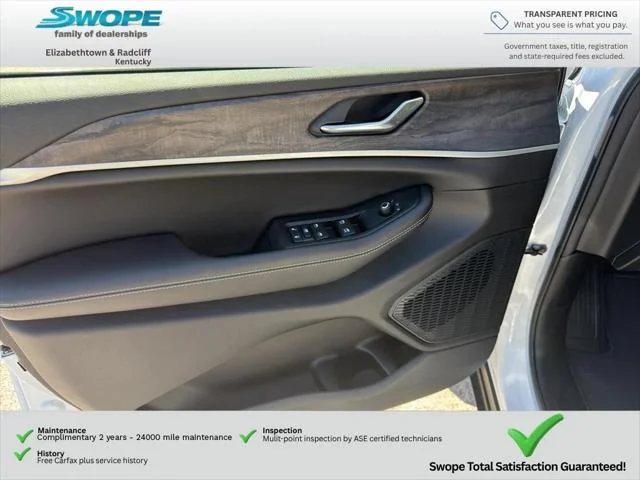New 2026 Bright White Clear-Coat Exterior Paint Jeep Laredo image 19