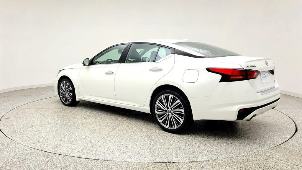 Used 2023 Pearl White Tricoat Nissan 2.5 SL AWD Sedan image 7