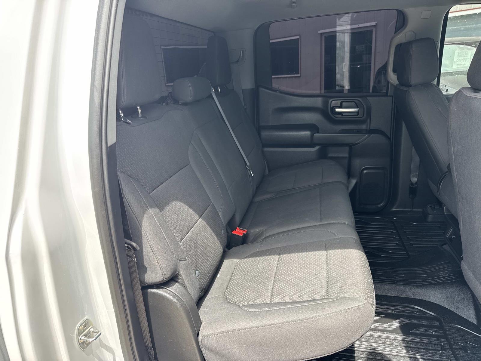 Used 2021 Summit White GMC  image 9