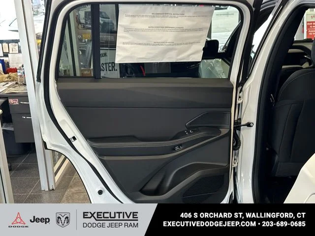New 2026 Bright White Clear-Coat Exterior Paint Jeep Laredo image 19