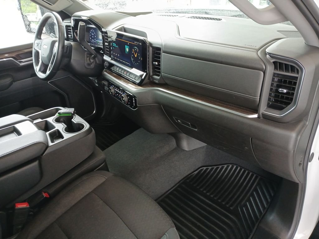 Used 2025 White Chevrolet LT image 30