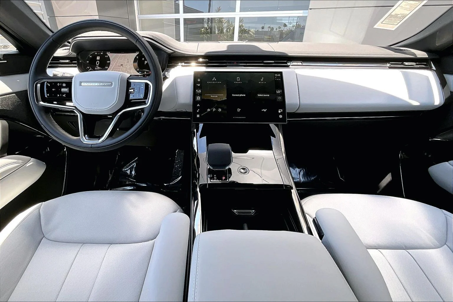 New 2026 Santorini Black Land Rover SE image 5