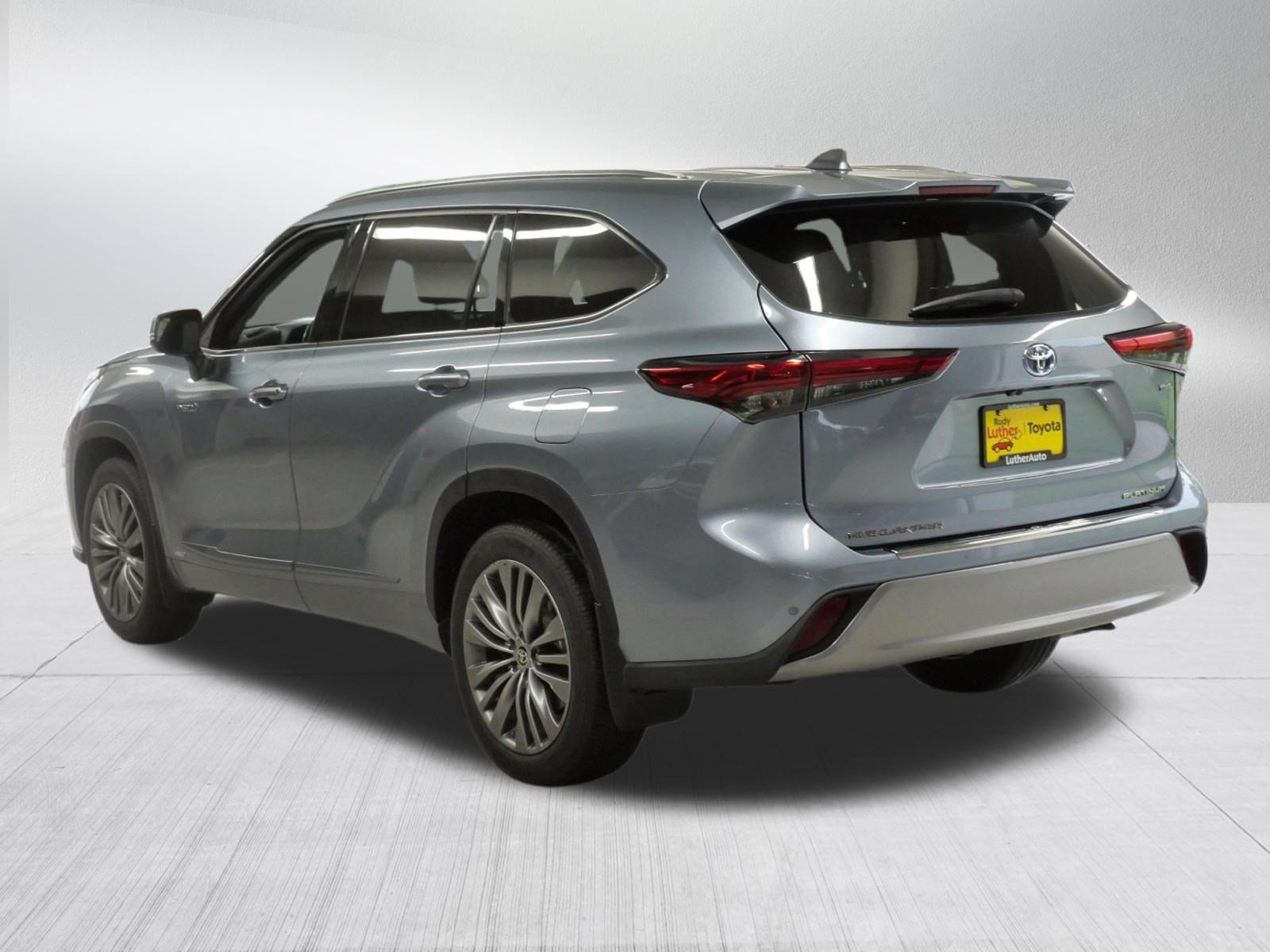 Certified Used 2020 Moon Dust Toyota Hybrid Platinum image 6