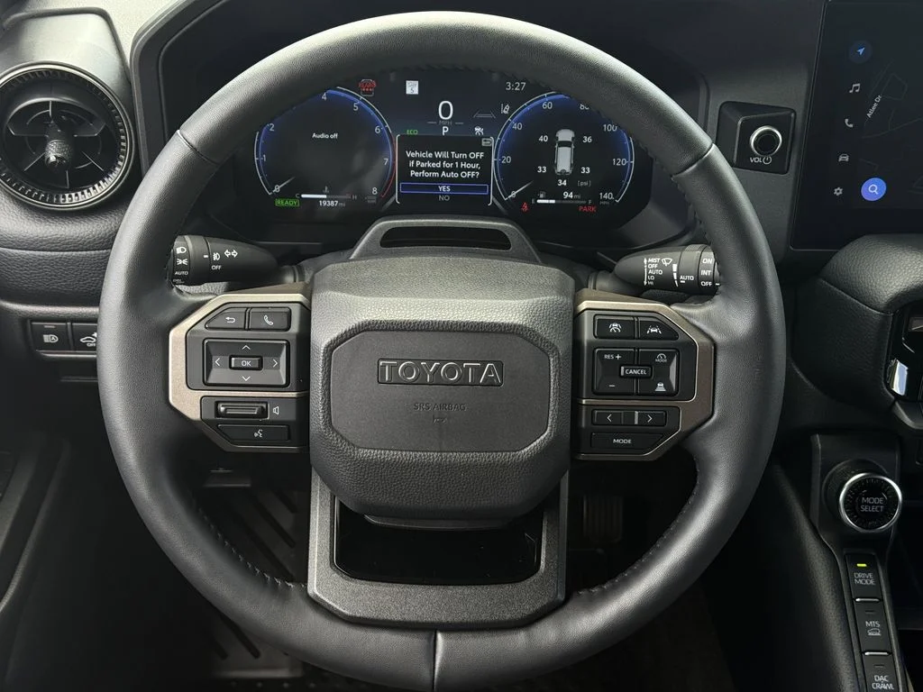 Used 2025  Toyota Base image 13
