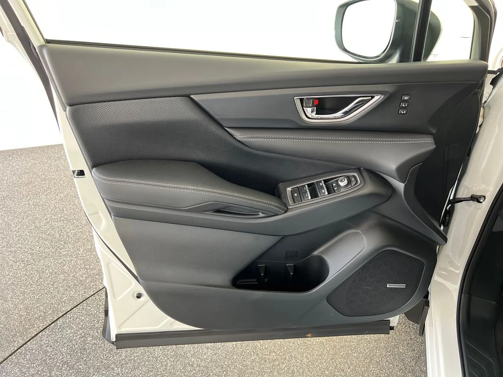 New 2026 CRYSTAL WHITE PEARL Subaru Limited 7-Passenger image 12