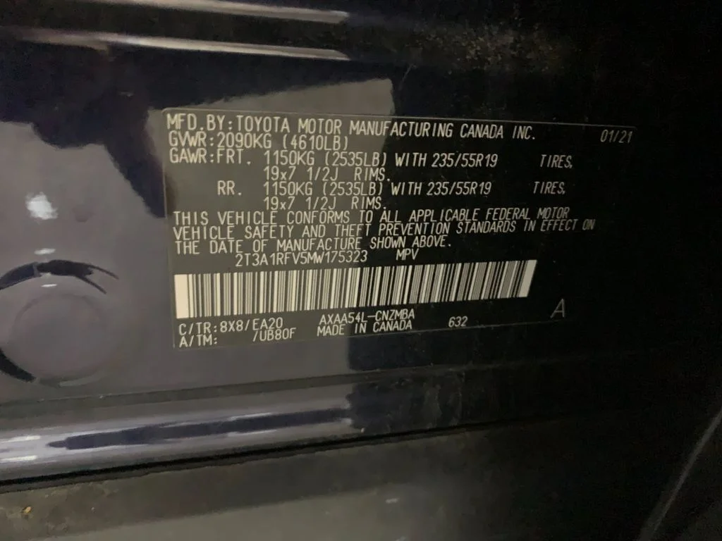 Used 2021  Toyota XLE Premium image 35