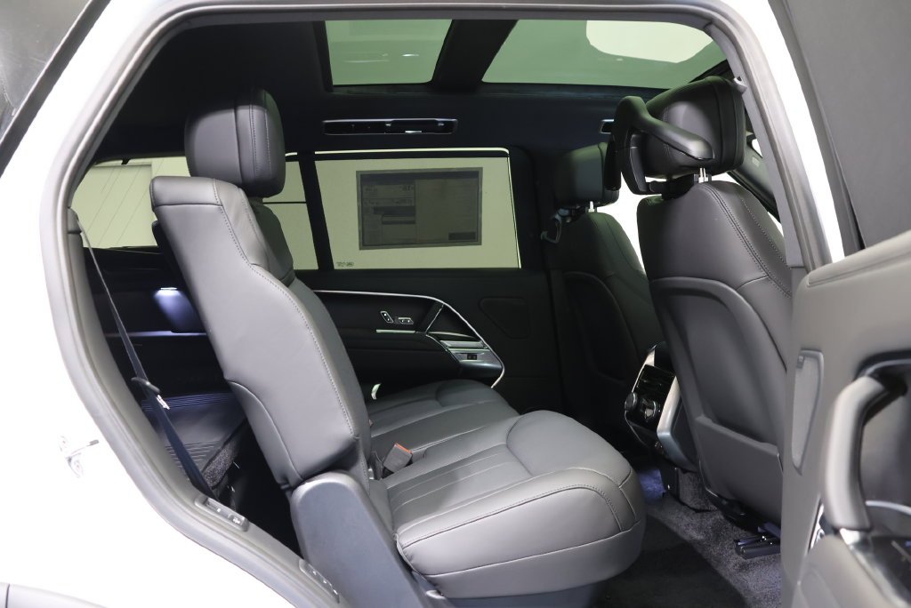 New 2027 Fuji White Land Rover SE image 44