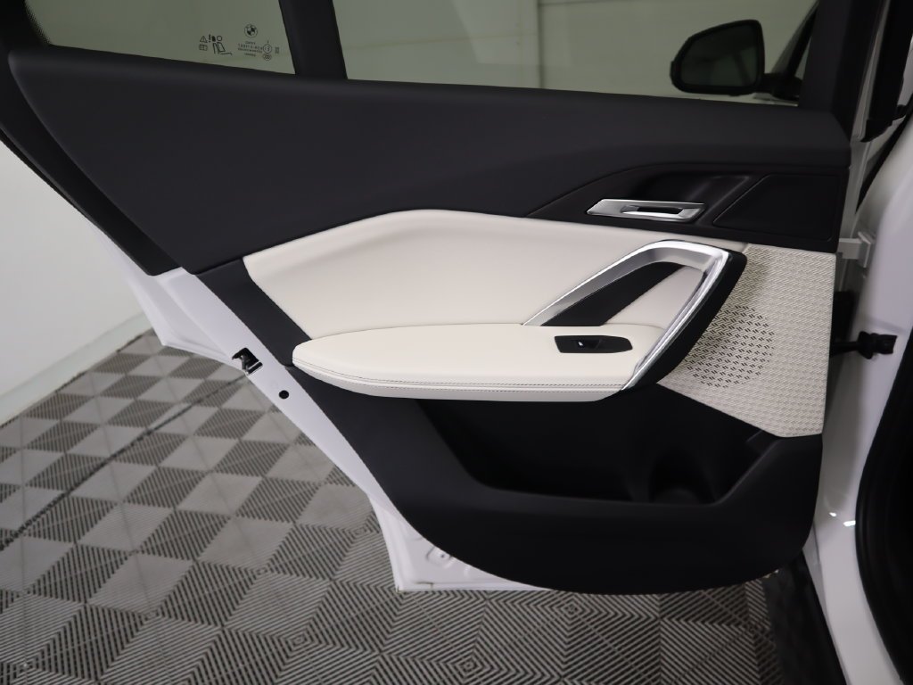 Certified Used 2026 Alpine White BMW xDrive28i image 28