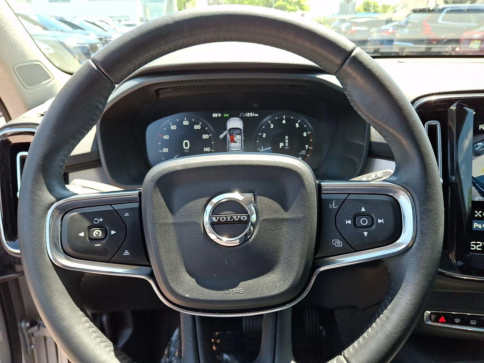 Used 2019 Bright Silver Metallic Volvo Momentum image 19