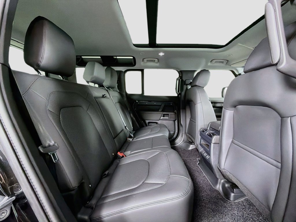 New 2026 Santorini Black Land Rover S image 29