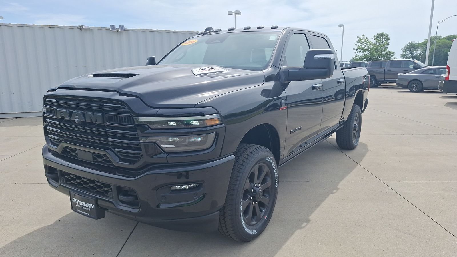 New 2026 Diamond Black Crystal Pearl-Coat Exterior Paint RAM Laramie image 7