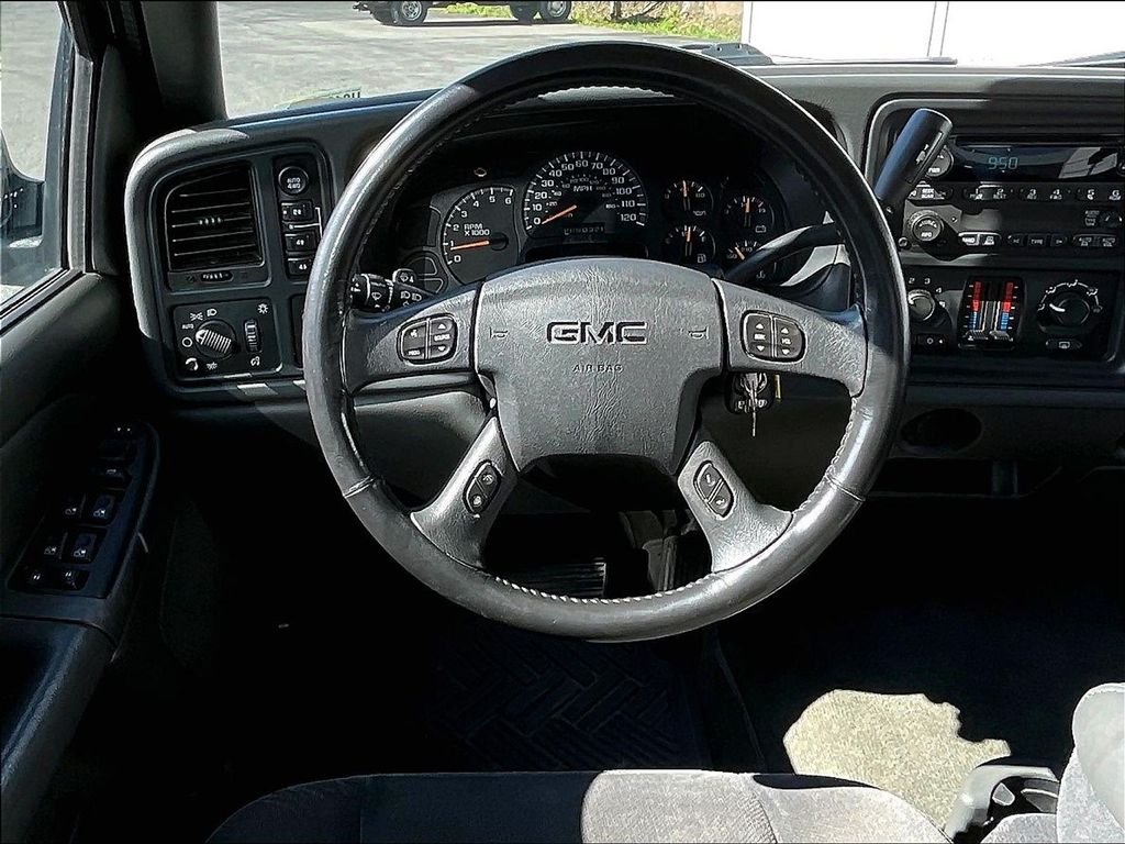 Used 2005 Silver Birch Metallic GMC SLE image 17