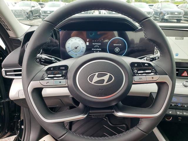 New 2025 Black Hyundai Limited image 17