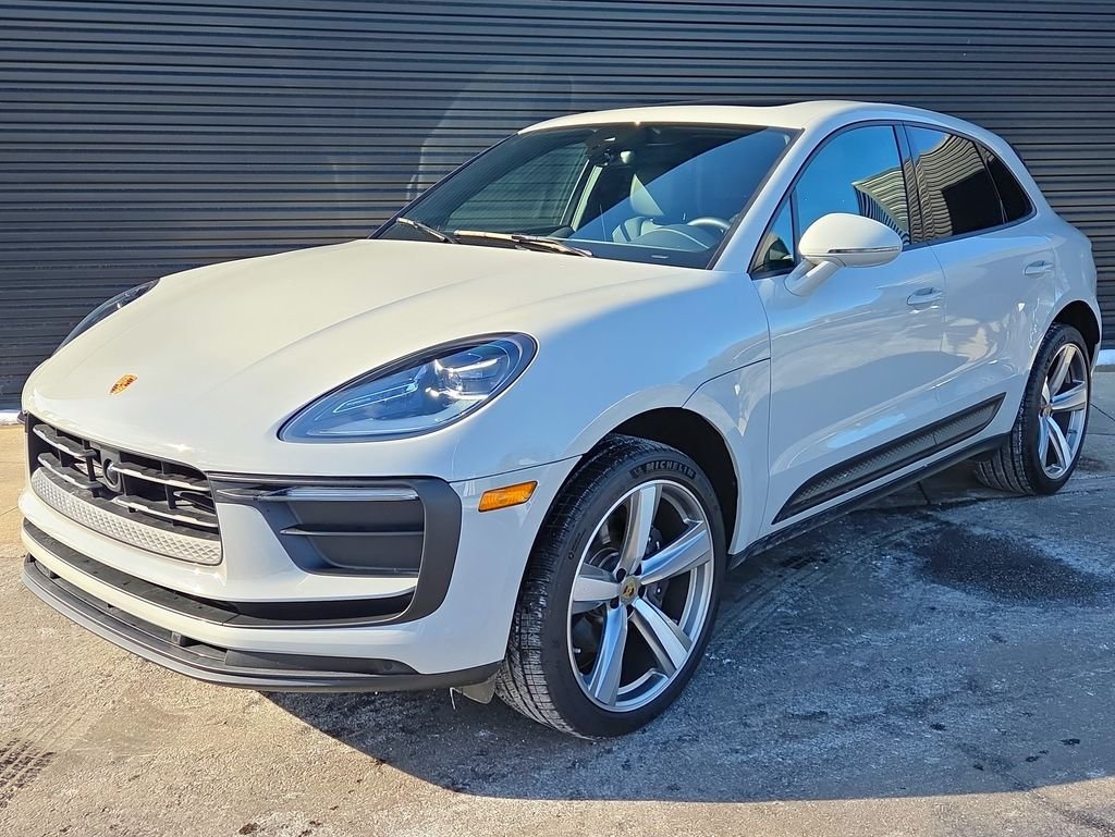 2025 Porsche Macan Base