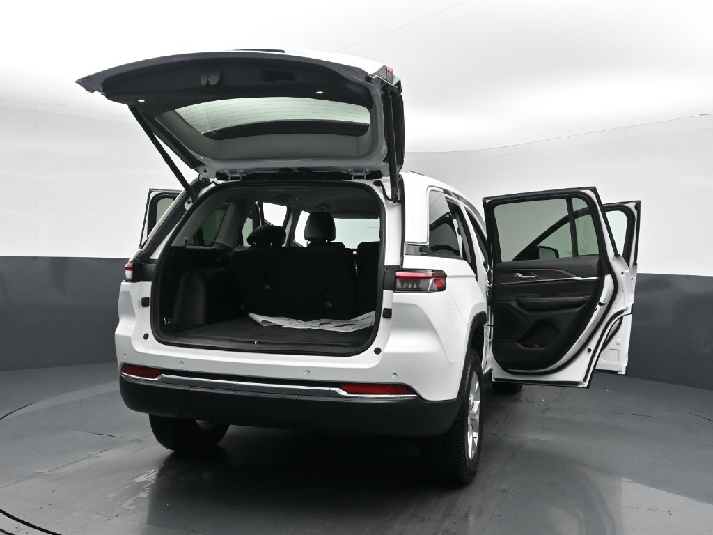 Used 2023 White Jeep Limited image 28