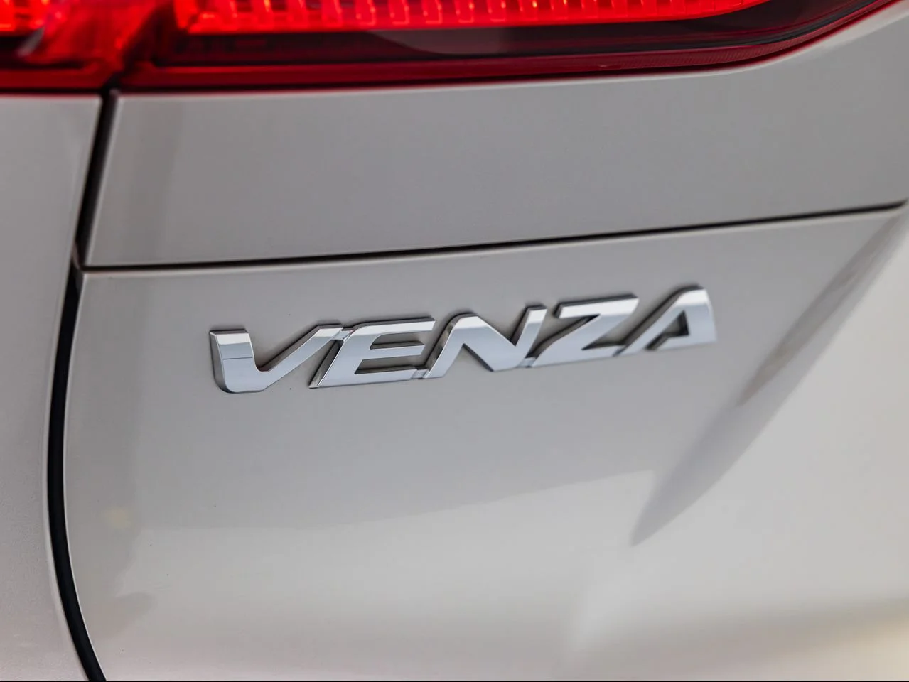 Used 2022 Titanium Glow Toyota XLE image 33
