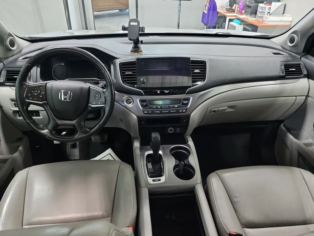 Used 2019  Honda EX-L image 4