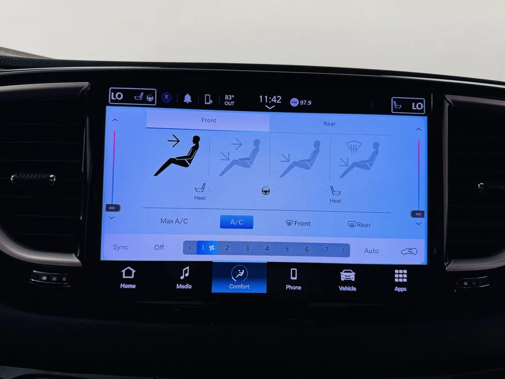 Used 2023 Black Chrysler Touring L image 17