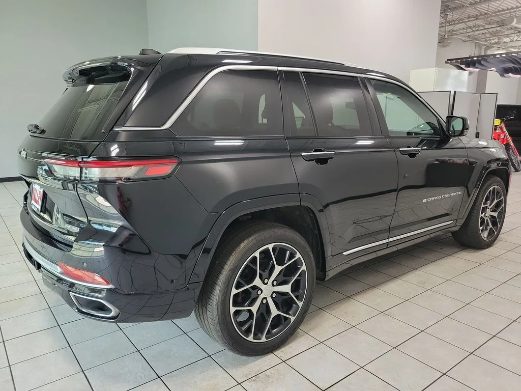 Used 2023 Black Jeep Summit Reserve image 14