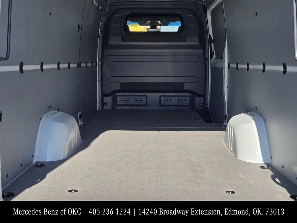 Used 2025 White Mercedes-Benz Cargo 170 WB image 31