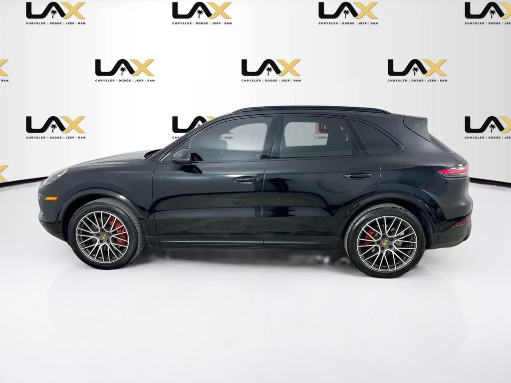 Used 2023  Porsche Base image 5