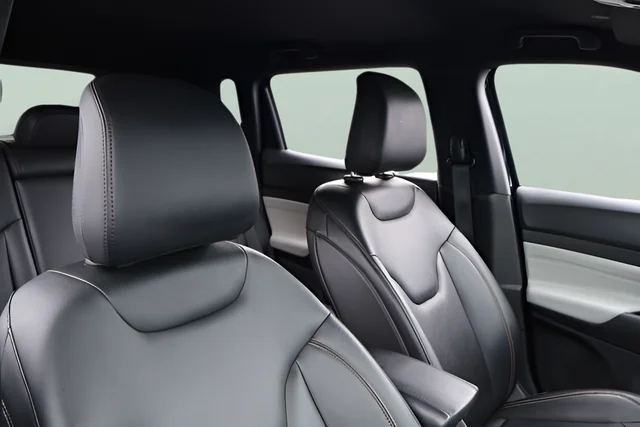 Used 2024 Blue Jeep Limited image 18
