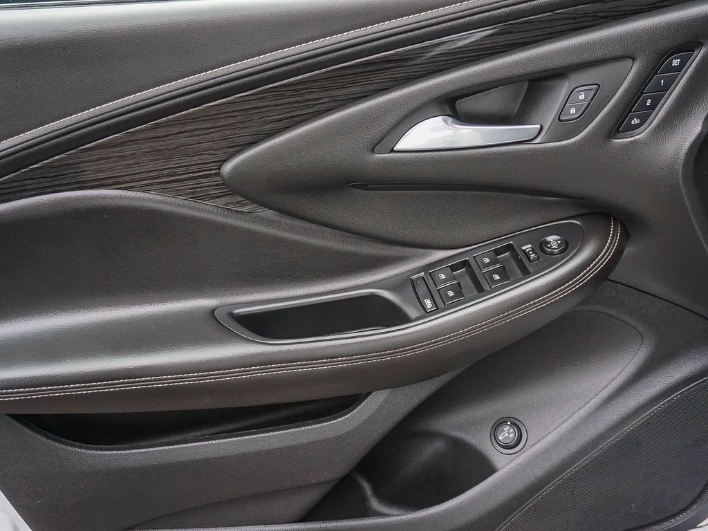 Used 2017 White Buick Essence image 19
