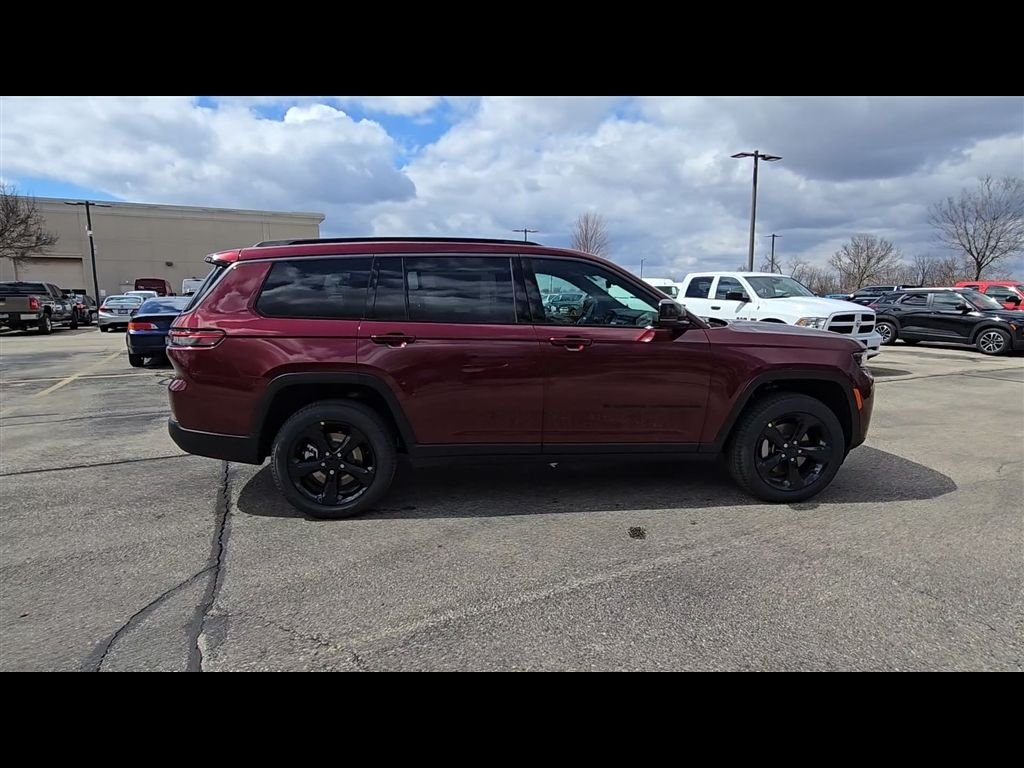 New 2026 Velvet Red Pearl-Coat Exterior Paint Jeep Limited image 8