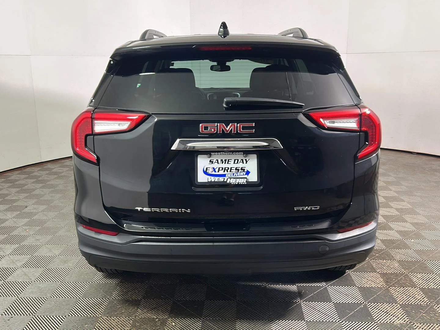 Used 2022 Ebony Twilight Metallic GMC SLE image 7