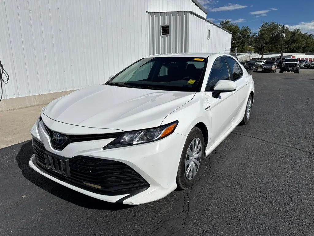 Used 2018 Super White Toyota LE image 7