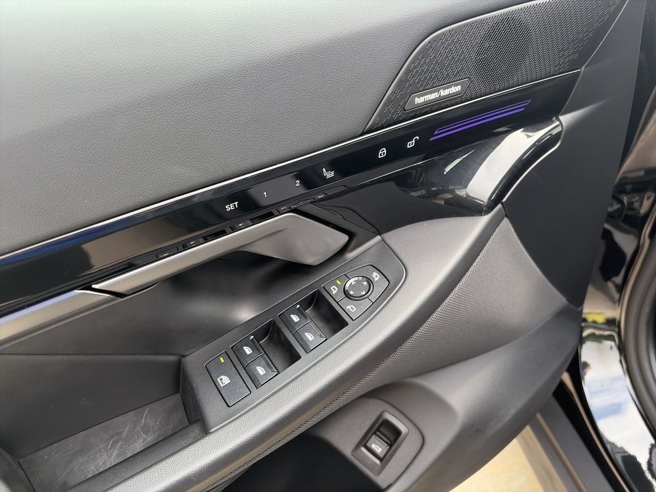 Used 2025 Black Sapphire Metallic BMW 530i image 19