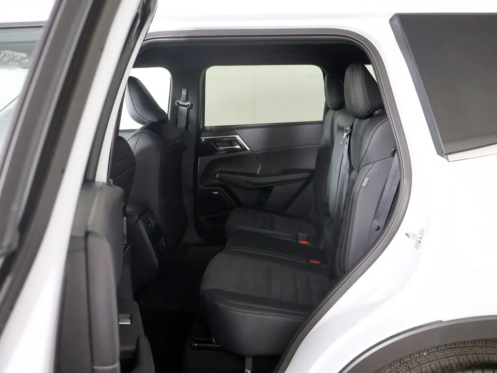 New 2026 White Mitsubishi LE 1.5T 2WD image 30