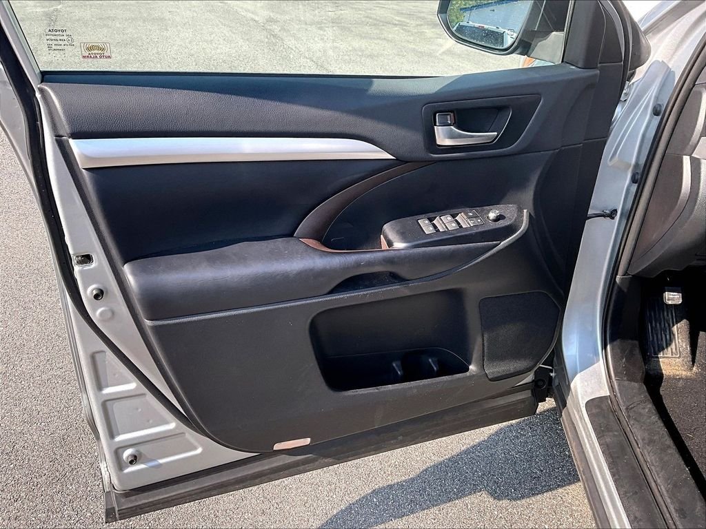 Used 2019 Celestial Silver Metallic Toyota XLE image 8