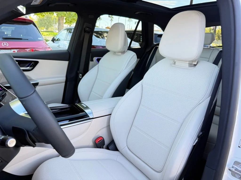 New 2027 White Mercedes-Benz GLC 300 image 13