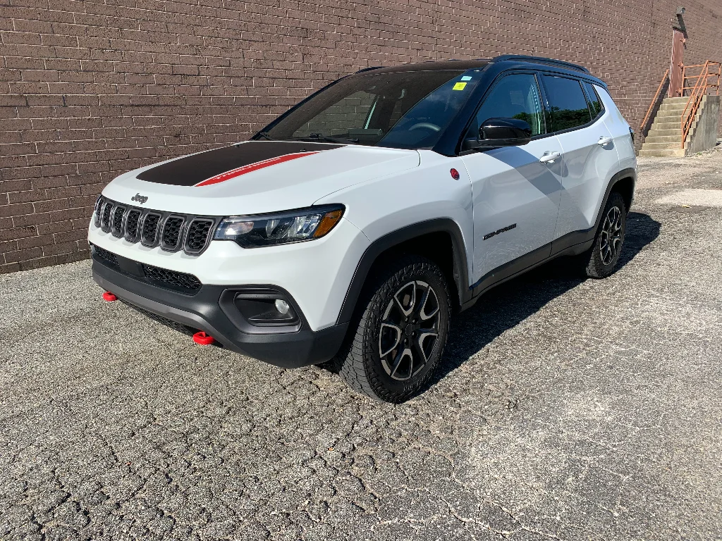 Used 2025 Bright White Clearcoat Jeep Trailhawk image 1