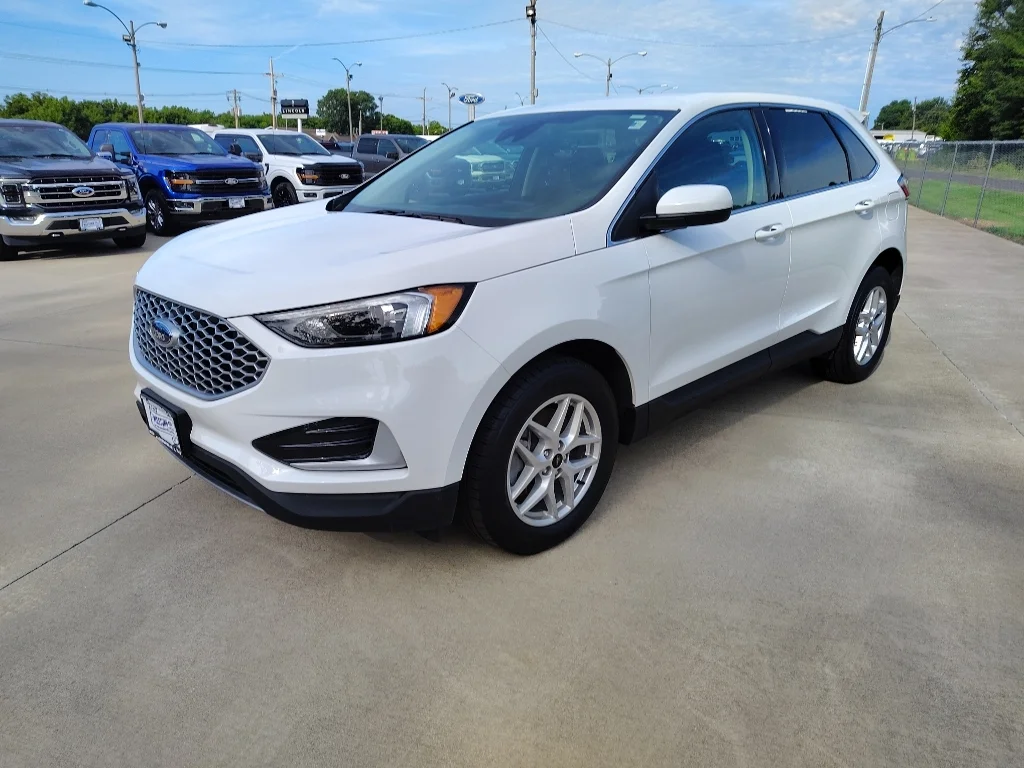 Used 2024 Oxford White Ford SEL image 9
