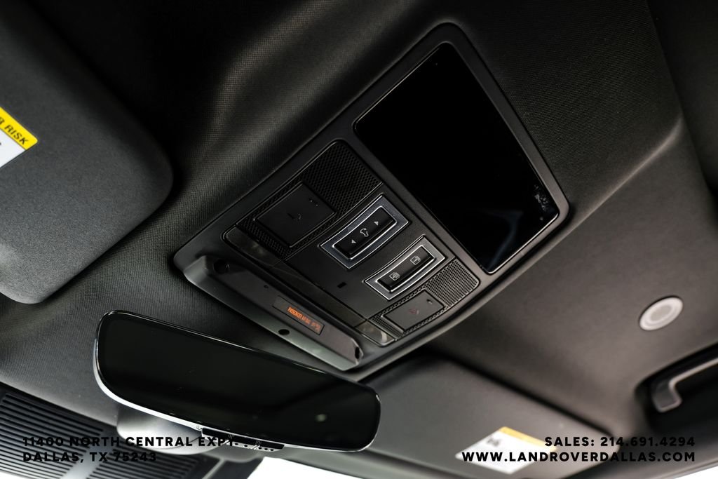 Used 2025 Fuji White Land Rover X-Dynamic SE image 21