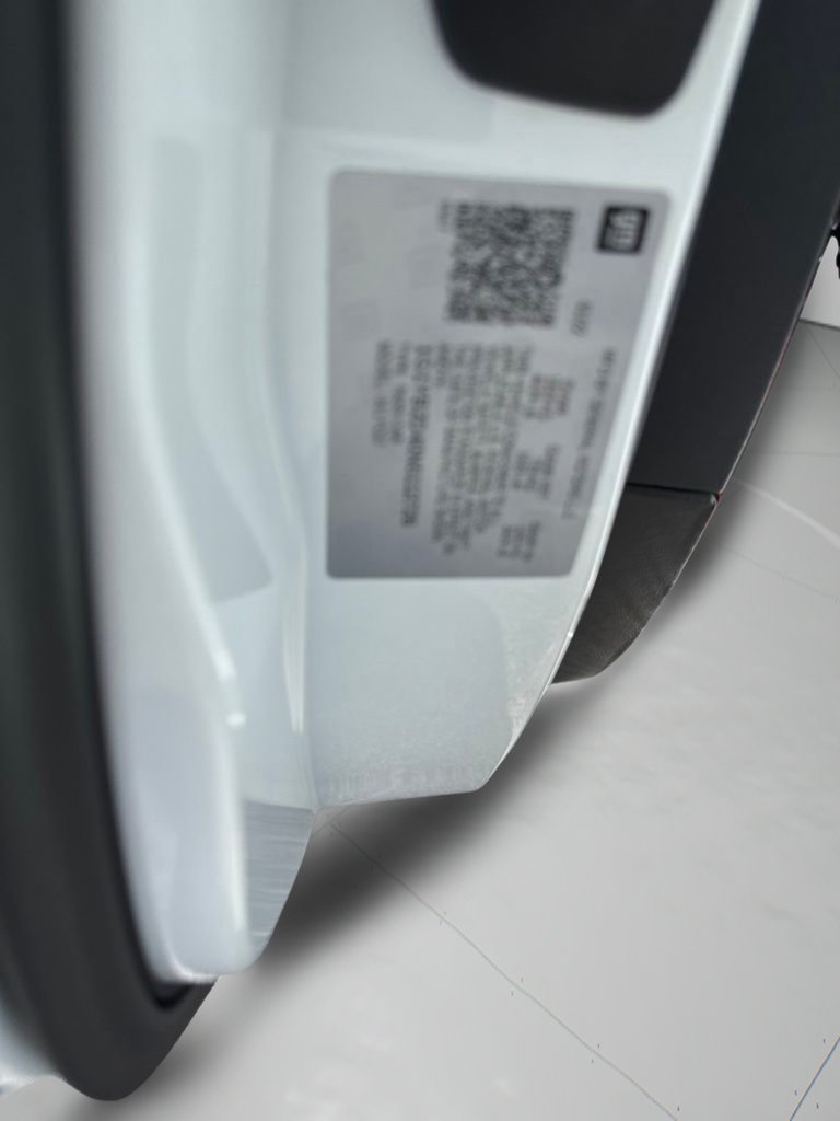 Used 2022 Arctic White Chevrolet 2LT image 21