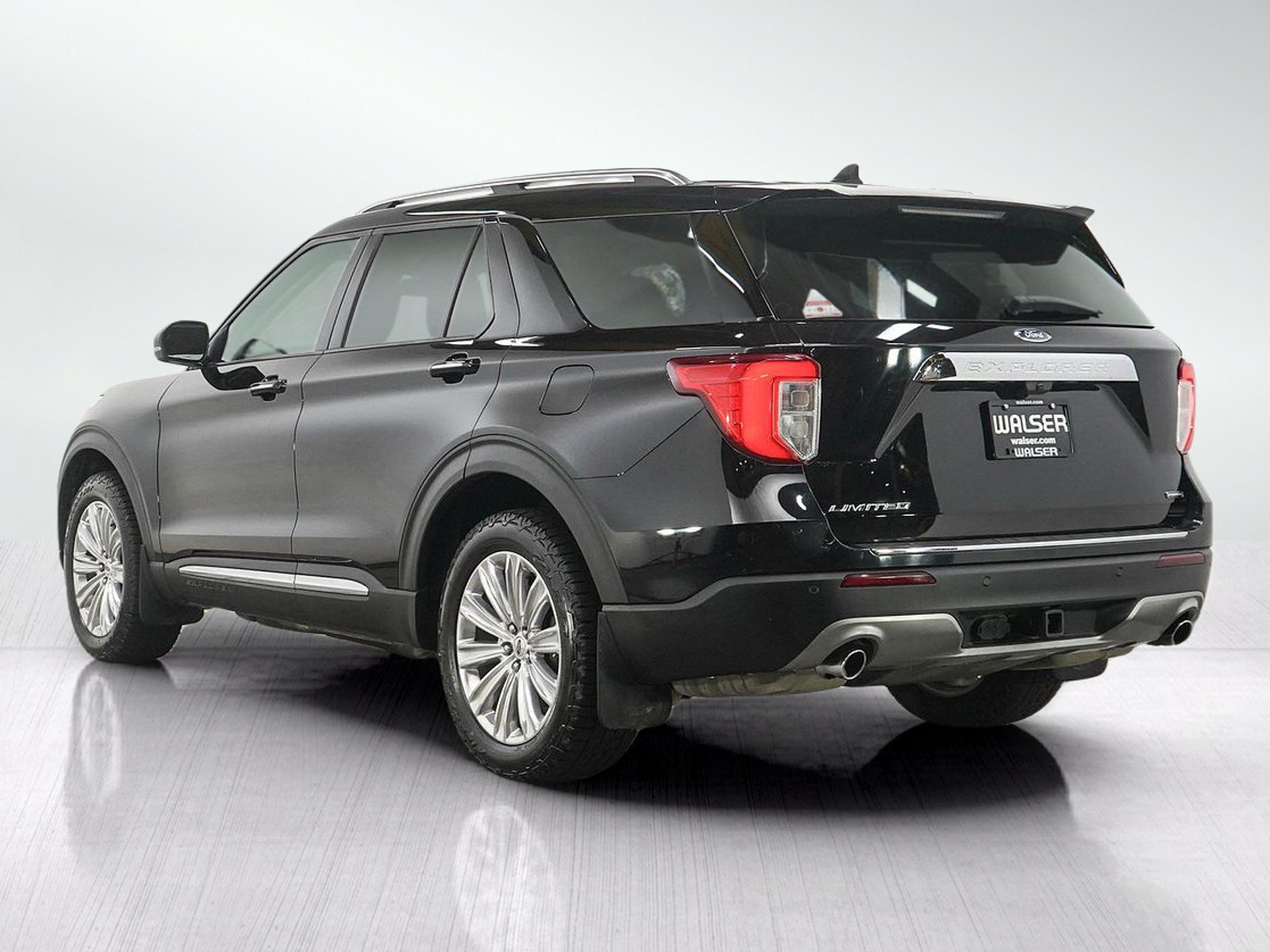 Used 2023  Ford Limited 4WD image 3