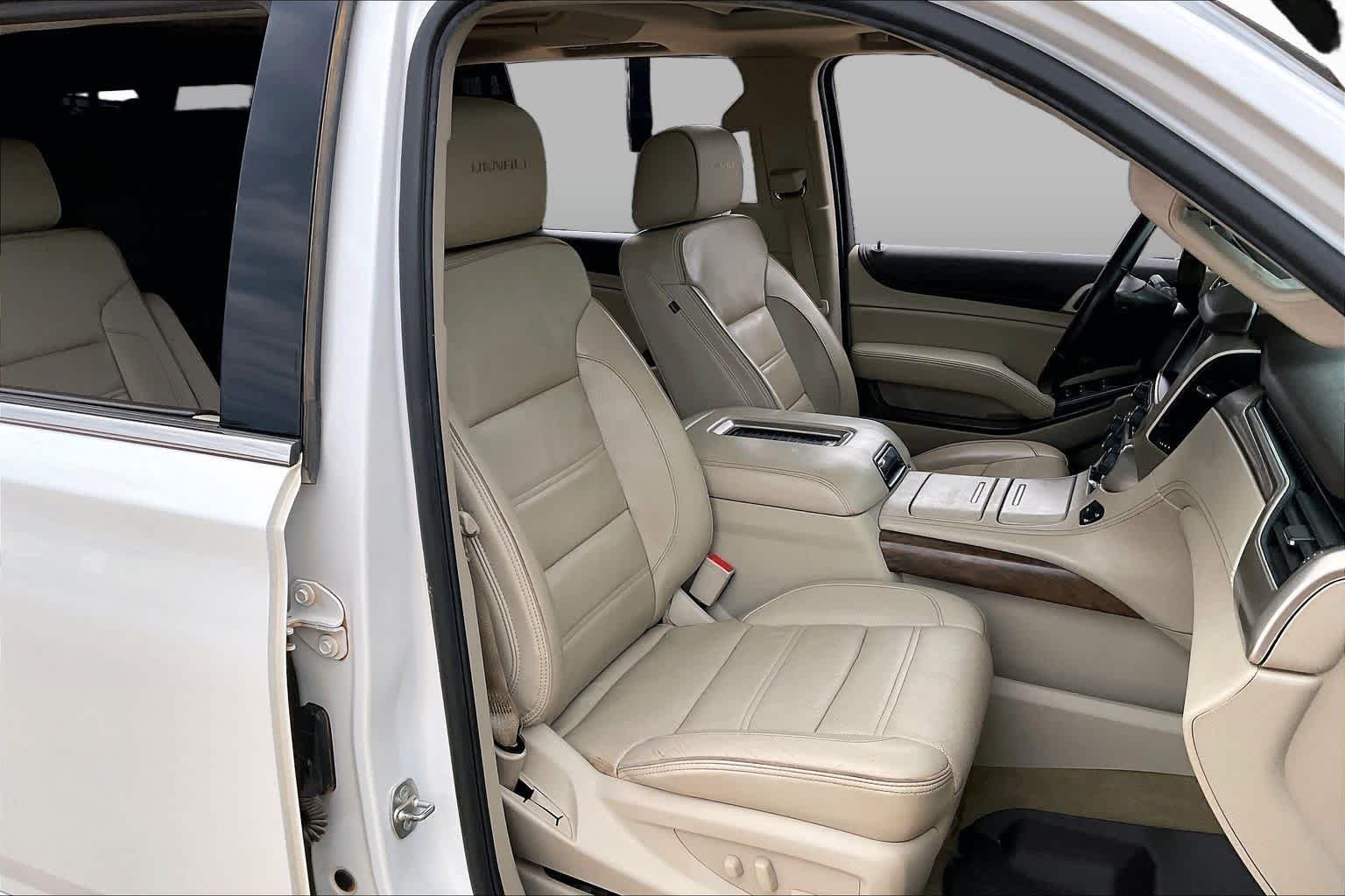 Used 2018 WHITE FROST TRICOAT GMC Denali image 9