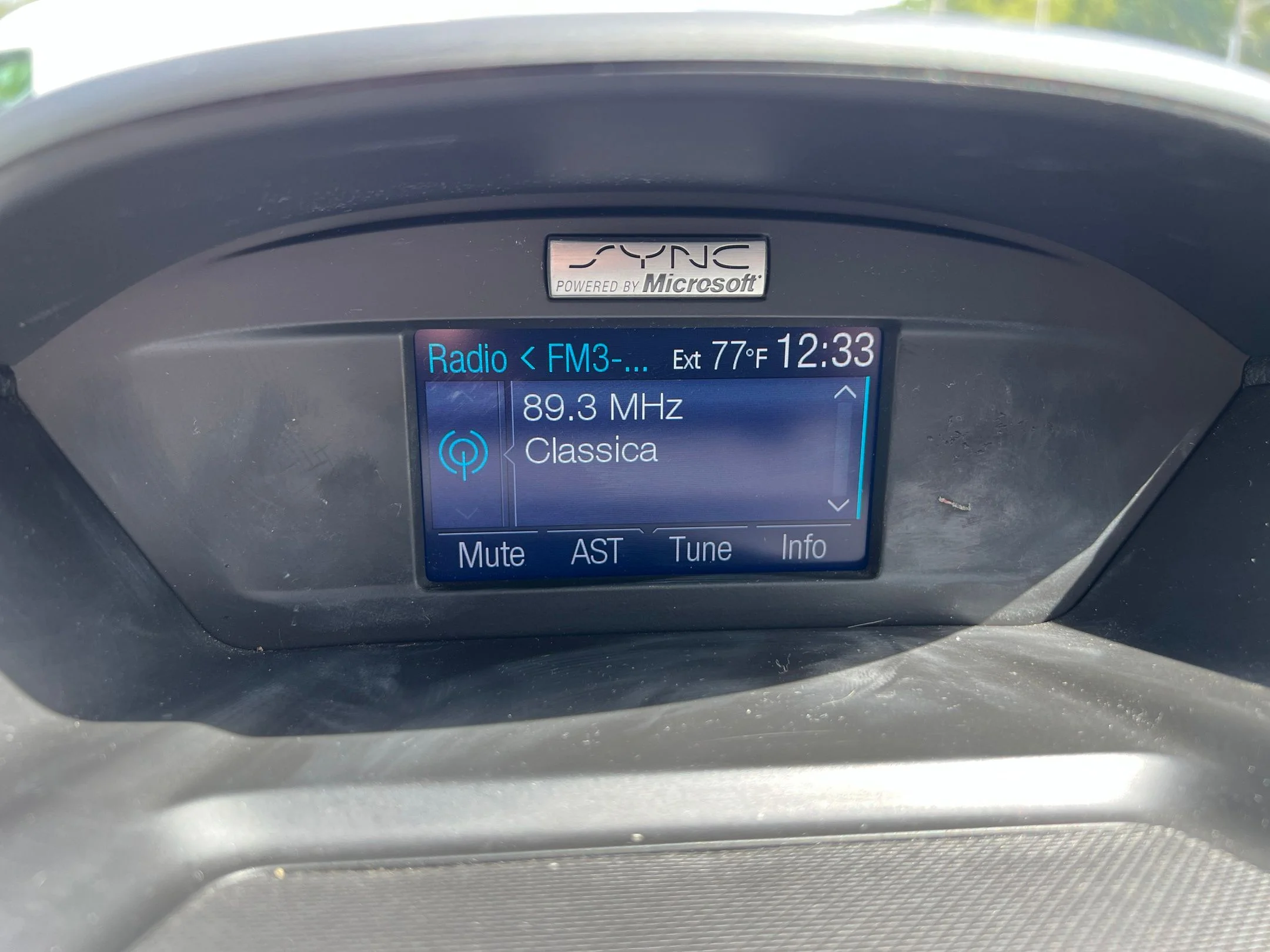 Used 2013 Ruby Red Ford SE image 33