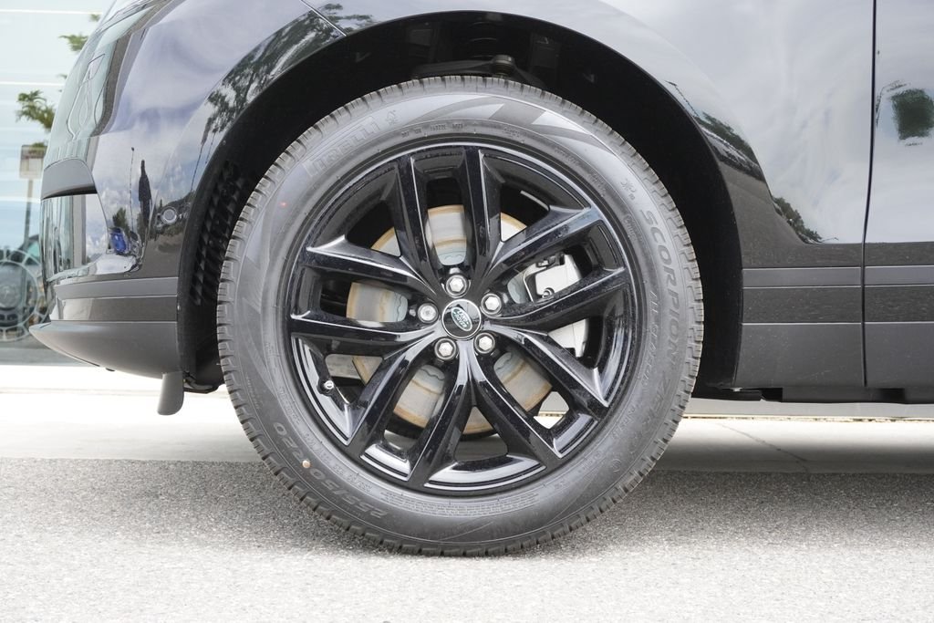 New 2026 Santorini Black Land Rover S image 32