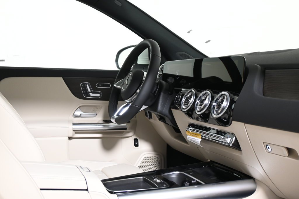 Used 2026 Polar White Mercedes-Benz GLA 250 image 30