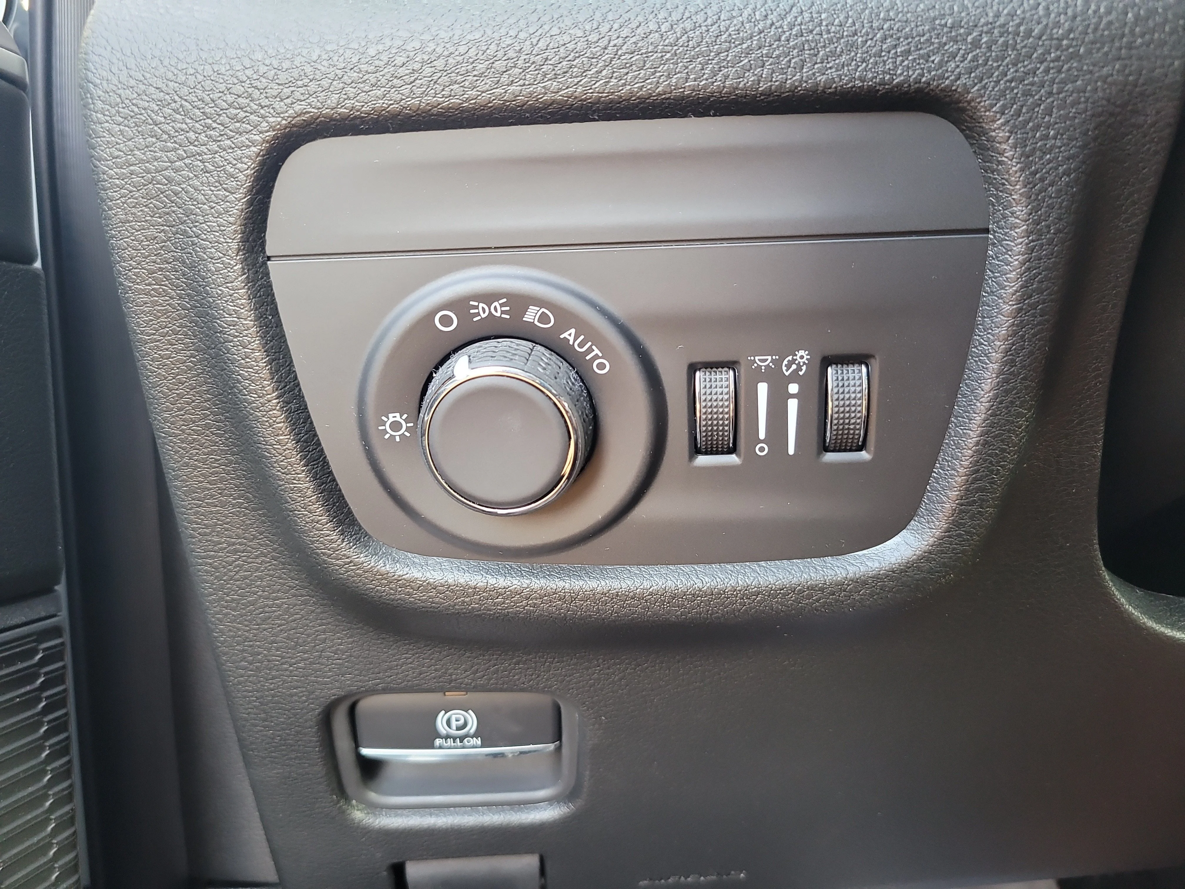 New 2026 Bright White Clearcoat Jeep Laredo Altitude image 23
