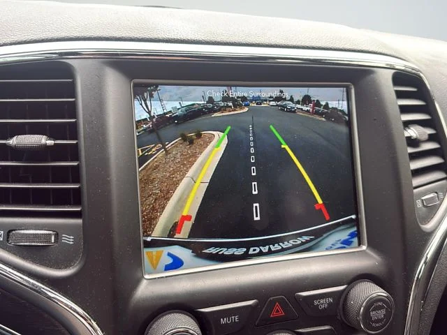 Used 2018 Silver Jeep Limited image 25