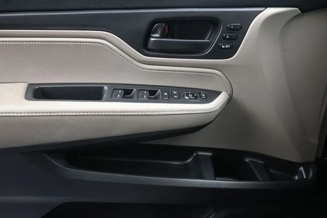 Used 2019 Lunar Silver Metallic Honda EX-L image 28