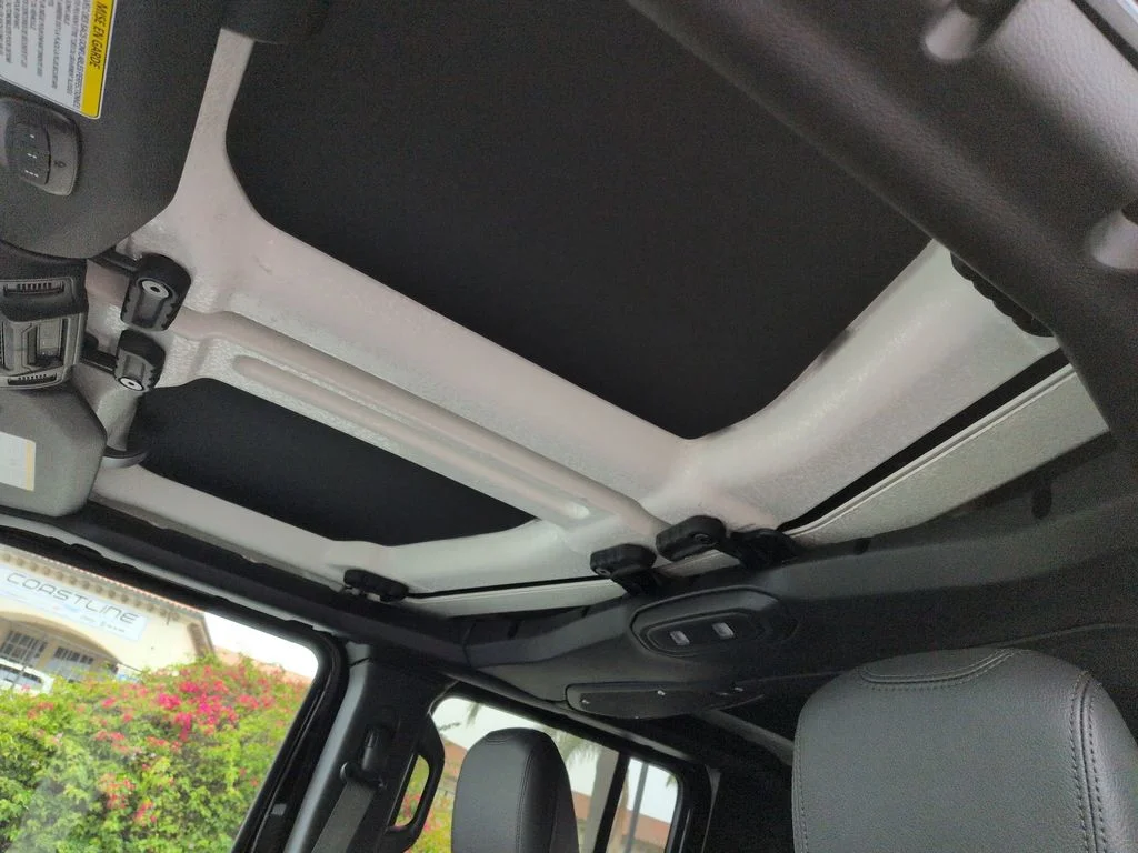 New 2026 Black Clear-Coat Exterior Paint Jeep Sahara image 20