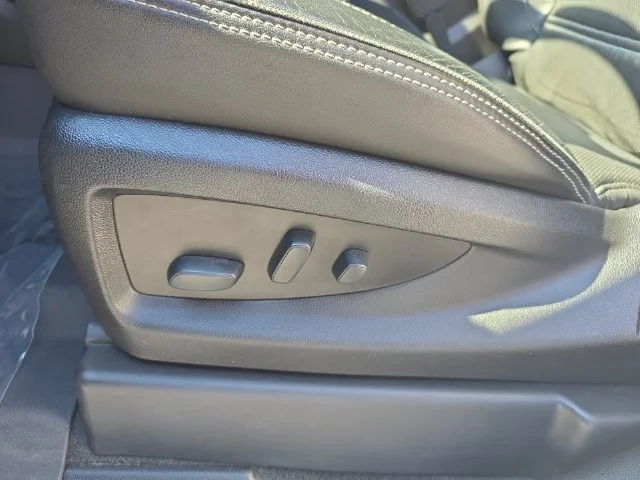 Used 2019 White GMC Denali image 31