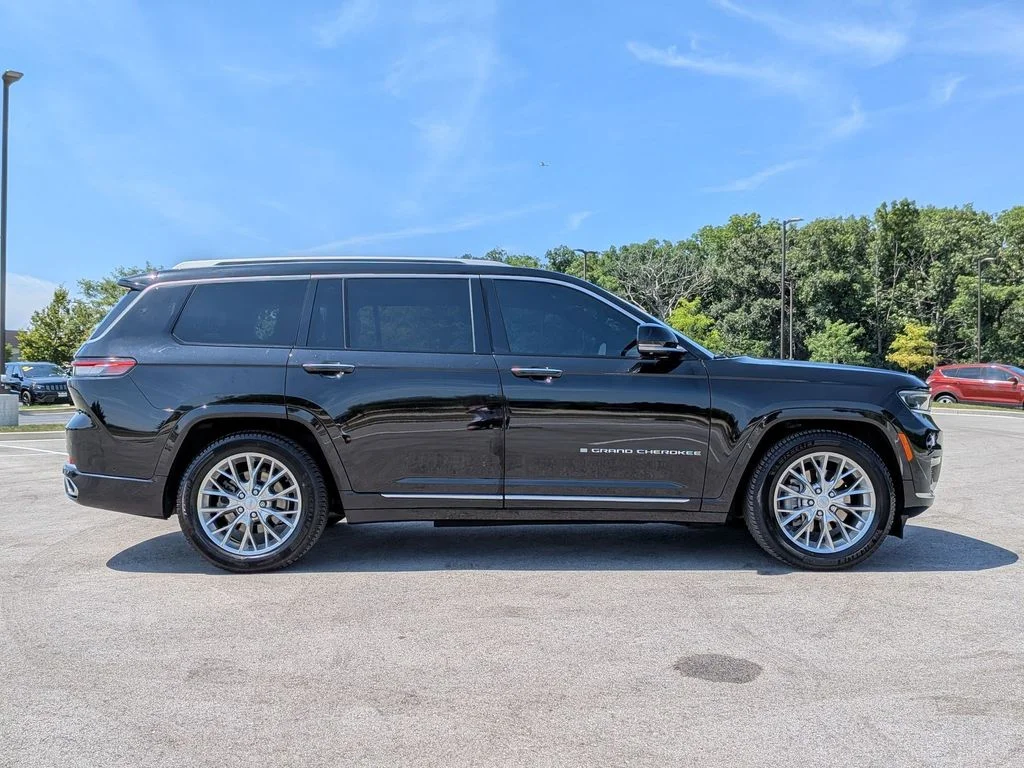 Used 2021 Black Jeep Summit image 8